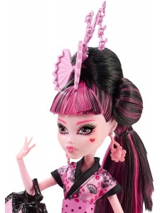 Кукла Monster High Дракулаура Монстры по обме CDC35